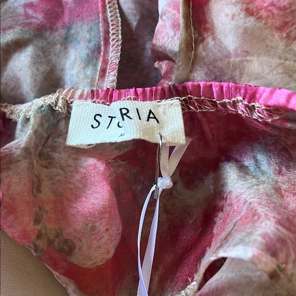 STORIA Floral Puff Sleeve Top - Picture 5 of 6